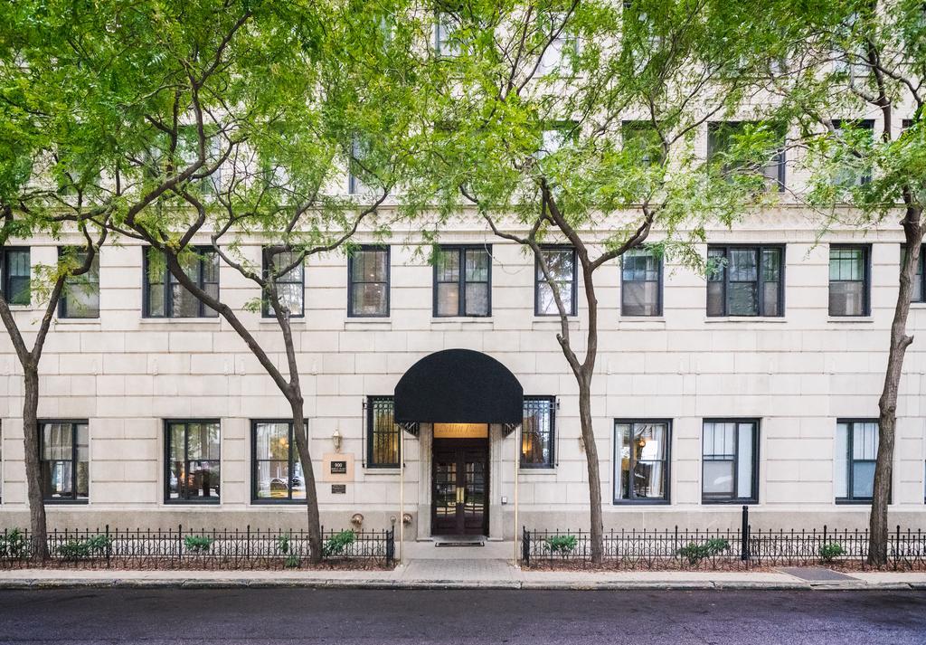 Dewitt Hotel And Suites Chicago Exterior photo