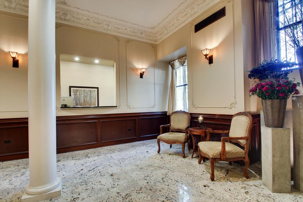 Dewitt Hotel And Suites Chicago Exterior photo