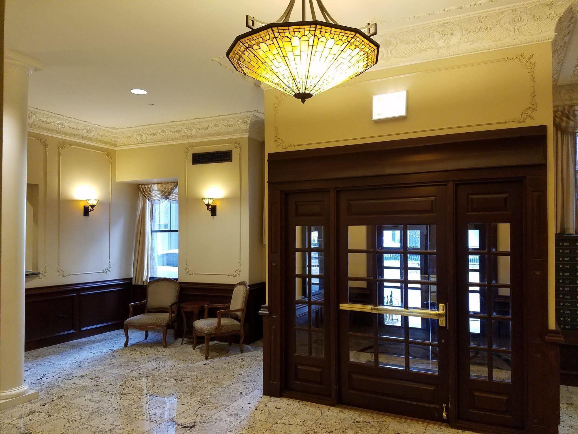 Dewitt Hotel And Suites Chicago Exterior photo